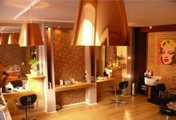 Kontakty, fotky a hodnocení na Kadeřnické studio SalonSalon